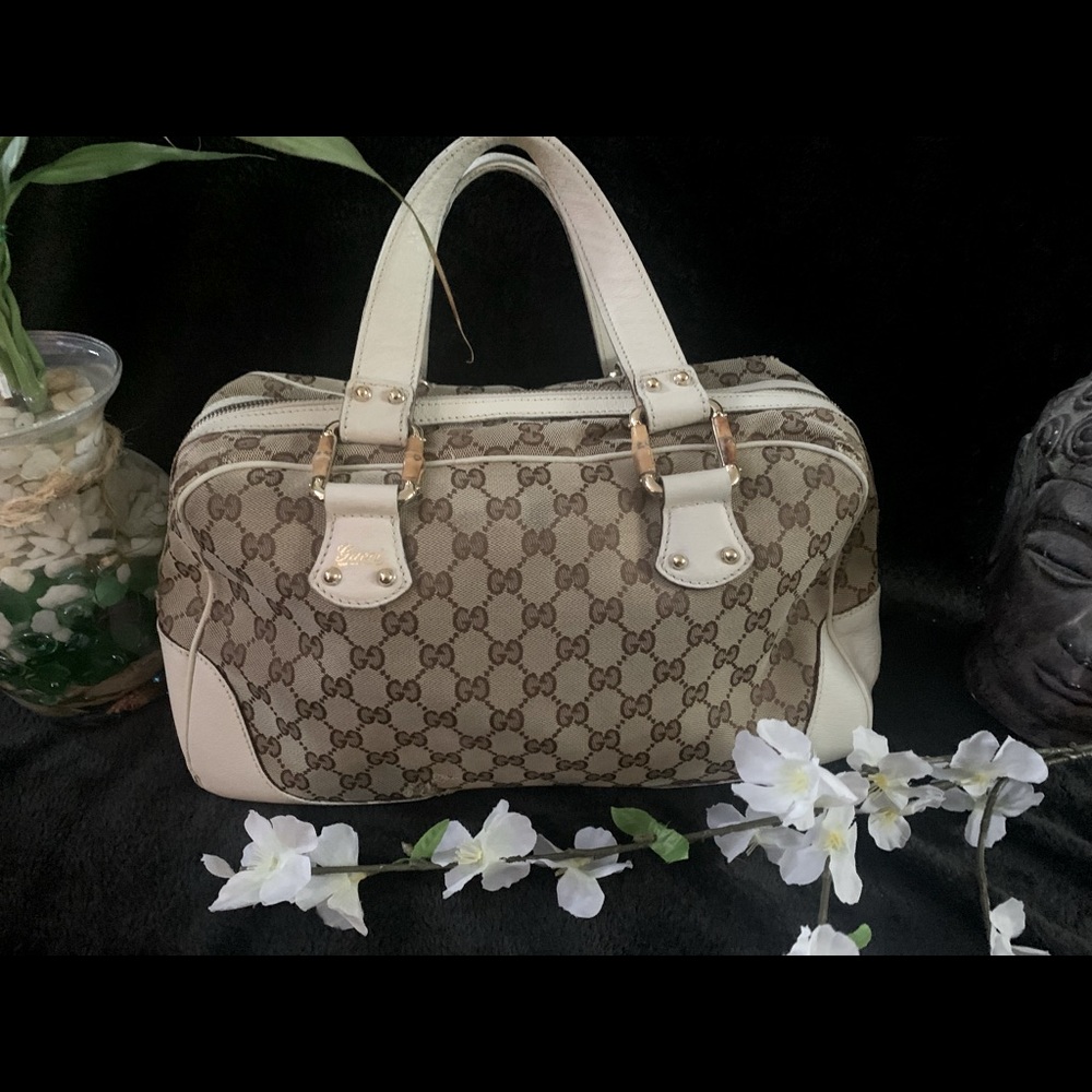 Reposhing, authentic Gucci shoulder bag with bamboo accents